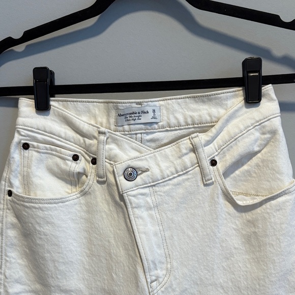 Abercrombie & Fitch Off White The ‘90s Straight Ultra High Rise Jeans - Picture 3 of 5